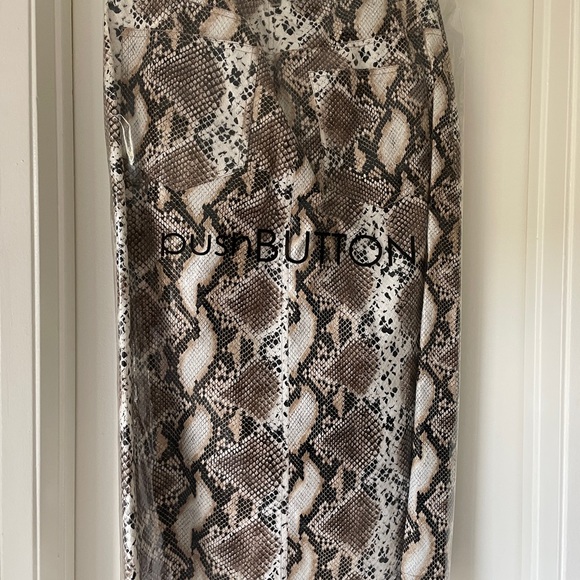 PushButton Faux Python Leather Skirt size M - Picture 4 of 5